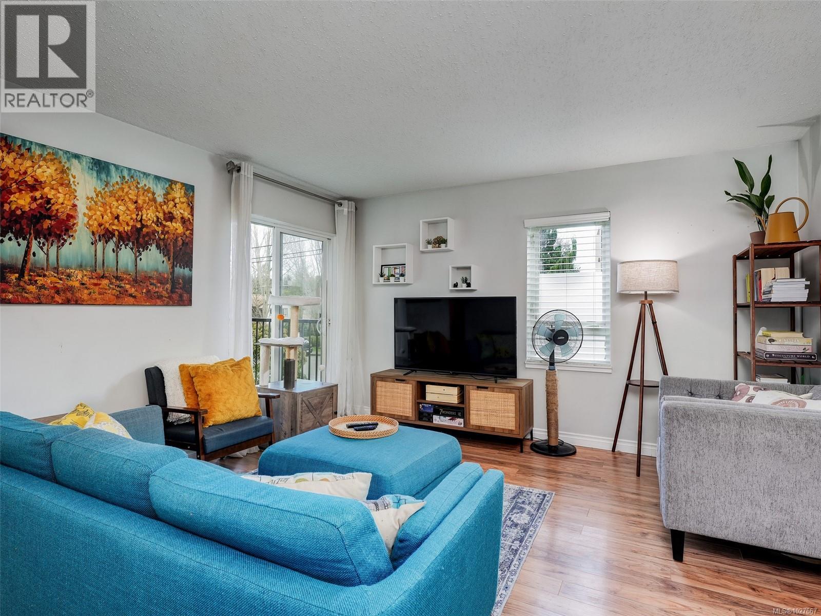 202 3258 Alder Street, Saanich