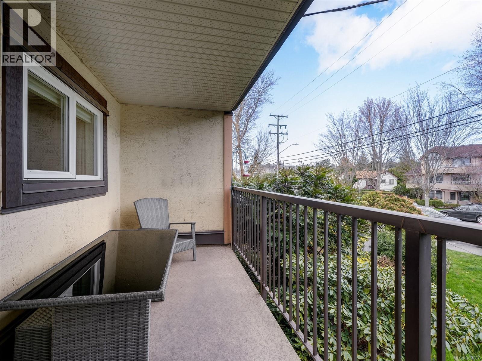 202 3258 Alder Street, Saanich