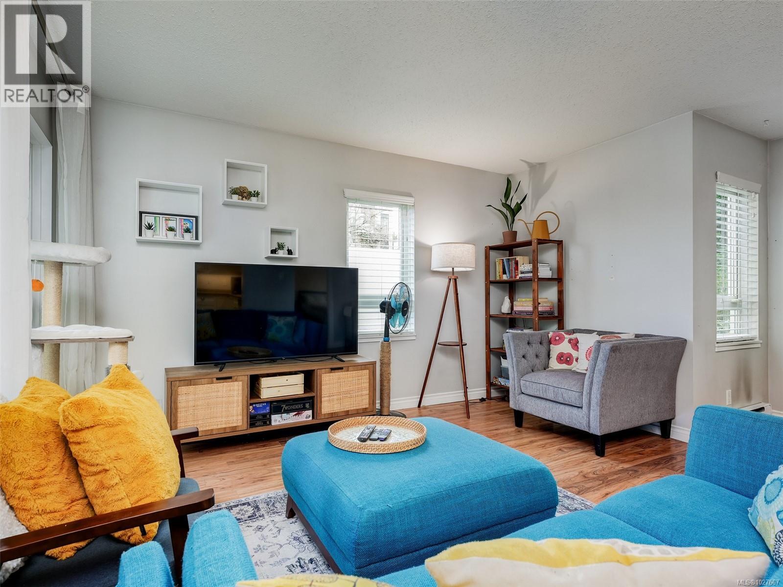 202 3258 Alder Street, Saanich