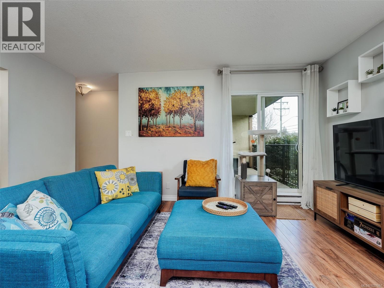 202 3258 Alder Street, Saanich