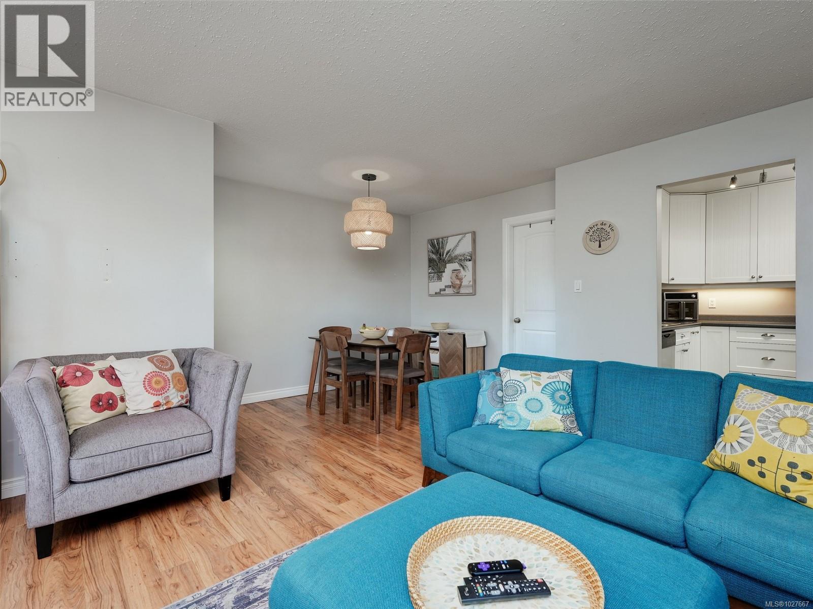 202 3258 Alder Street, Saanich