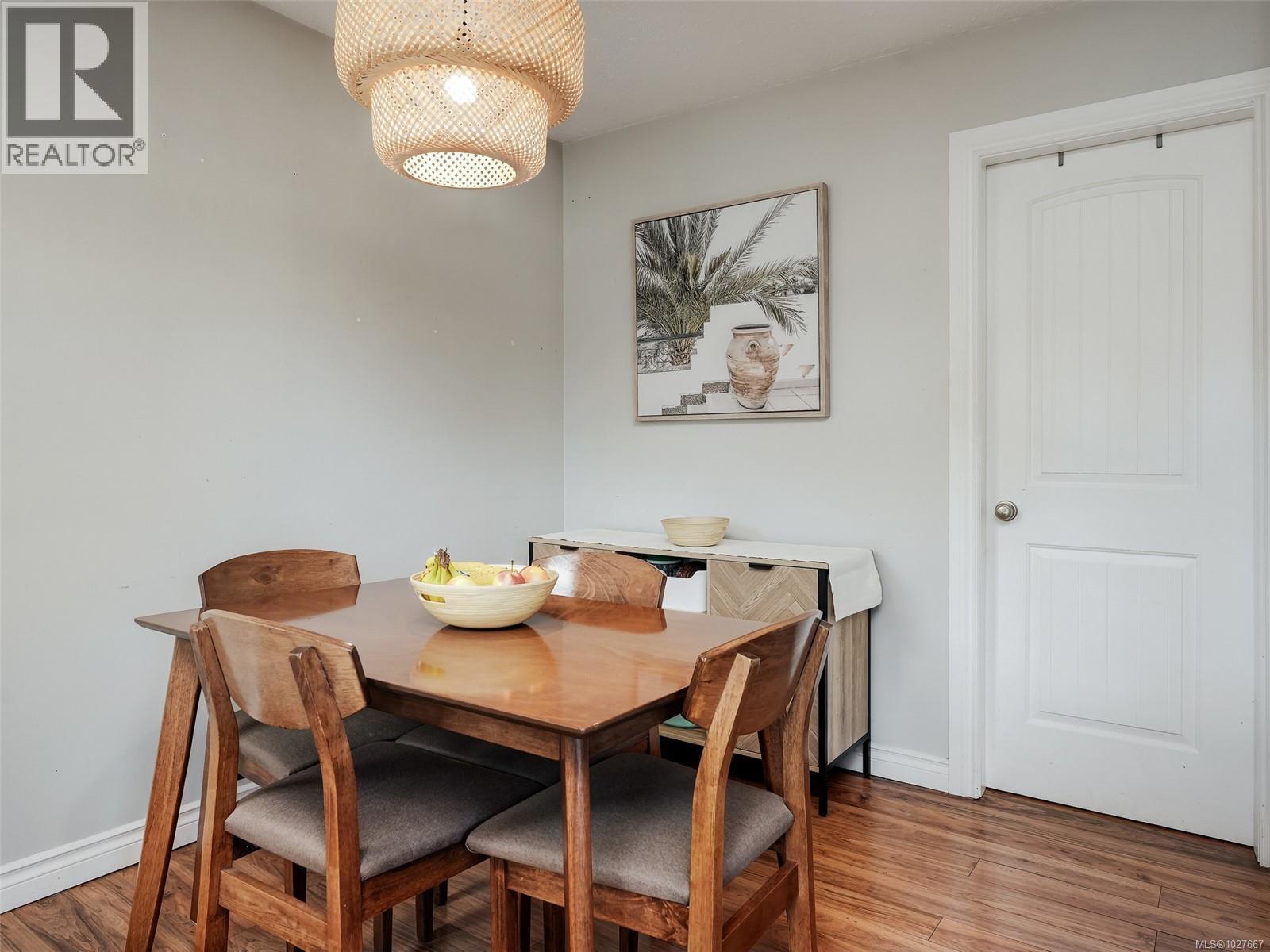 202 3258 Alder Street, Saanich