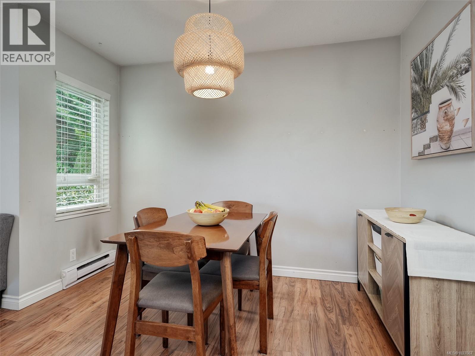 202 3258 Alder Street, Saanich