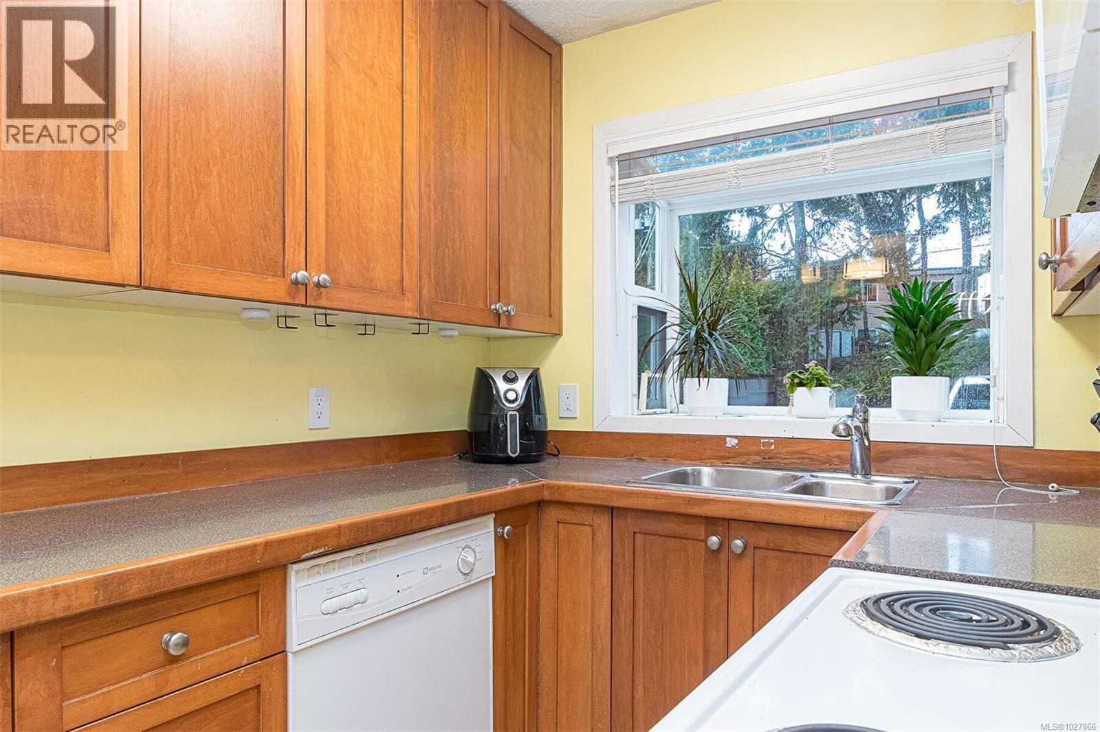 3026 Glen Lake Rd, Langford