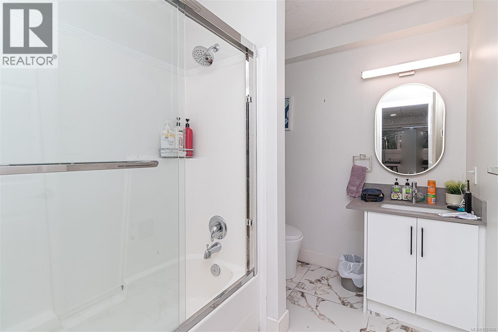 3026 Glen Lake Rd, Langford