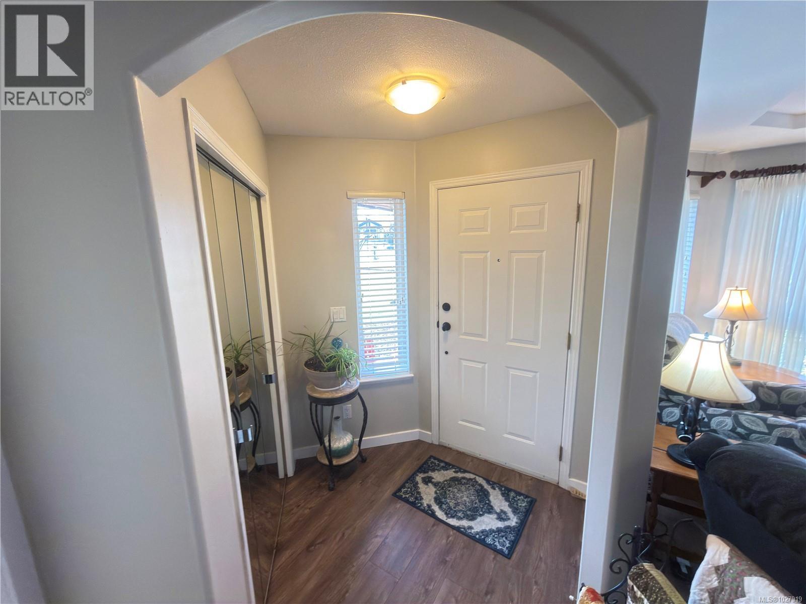 586 Hampstead St - 3