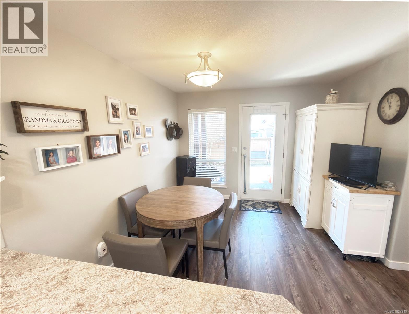 586 Hampstead St - 13