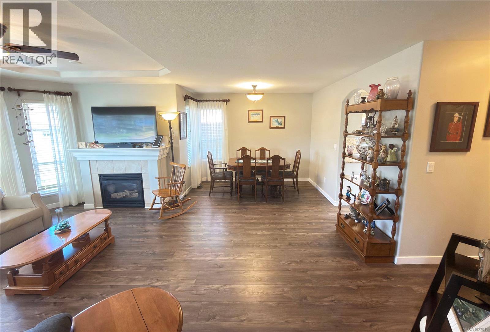 586 Hampstead St - 4