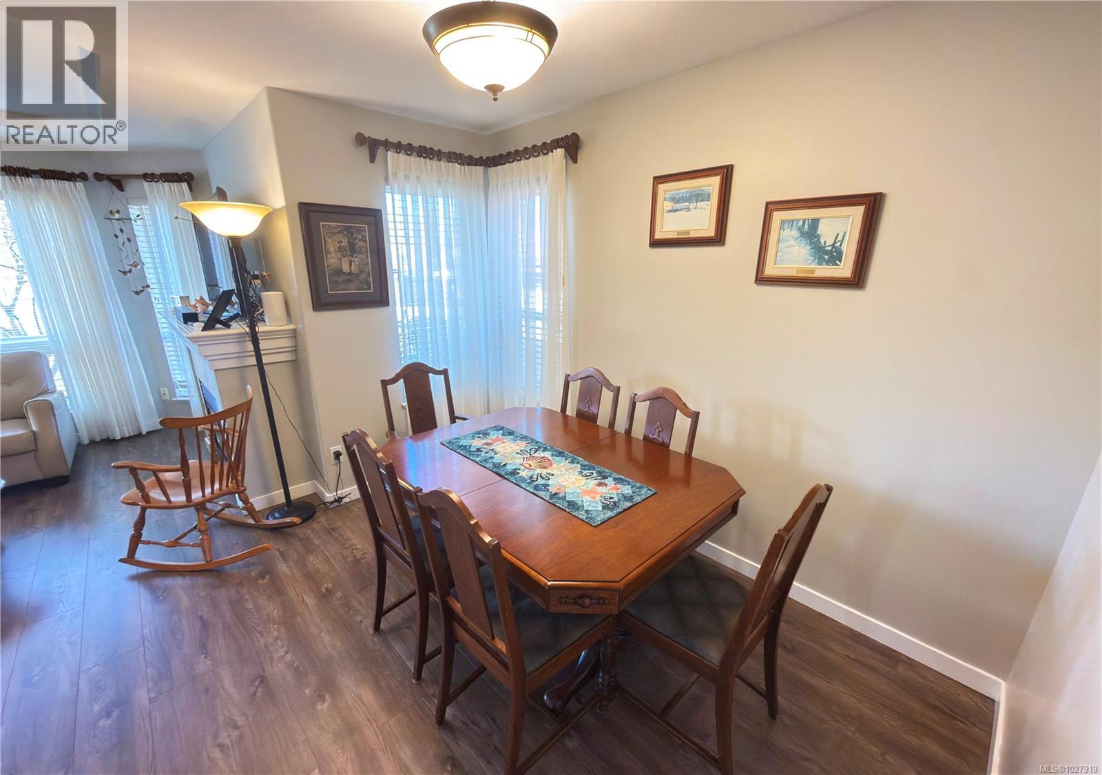 586 Hampstead St - 9