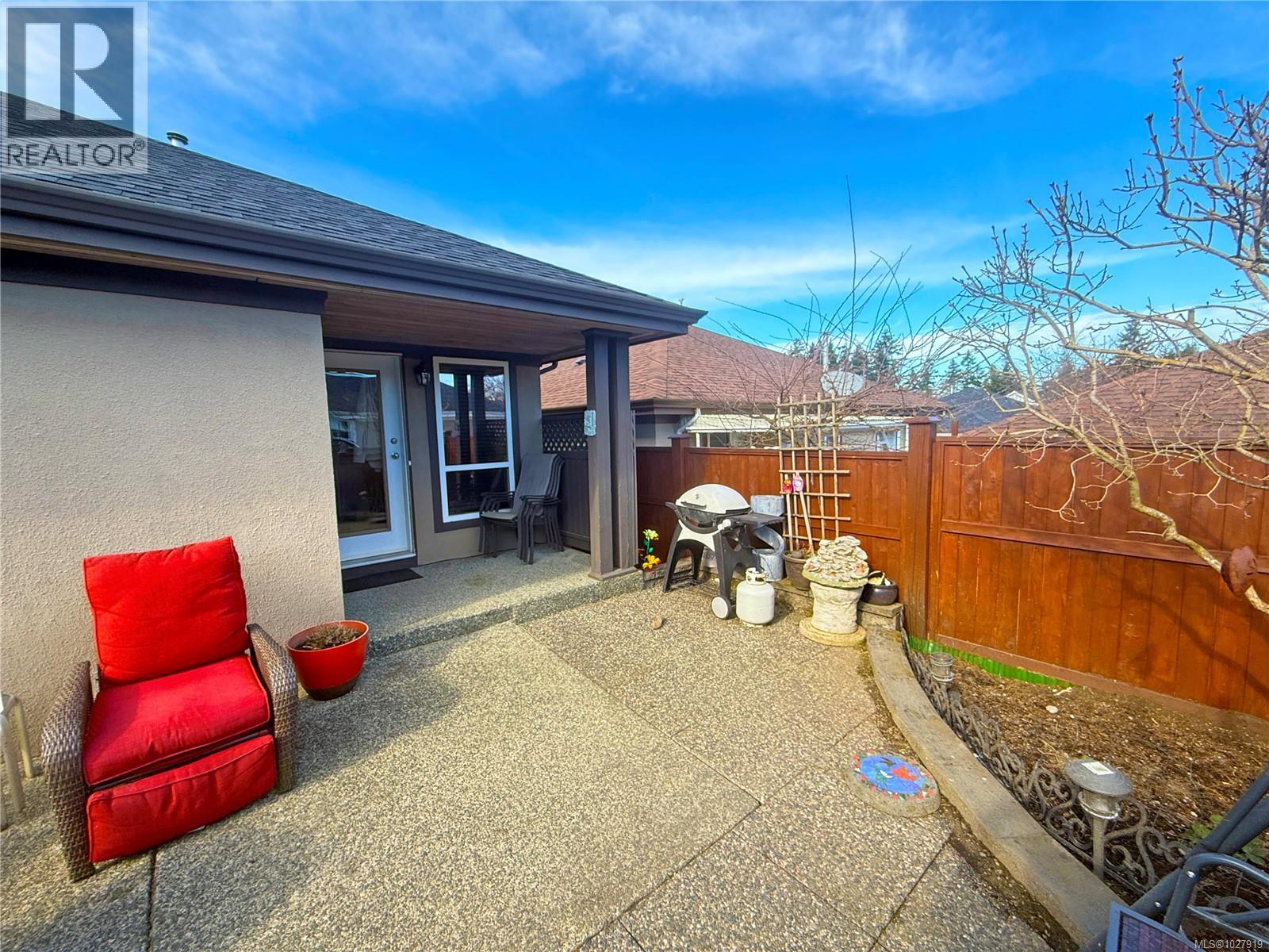 586 Hampstead St - 21