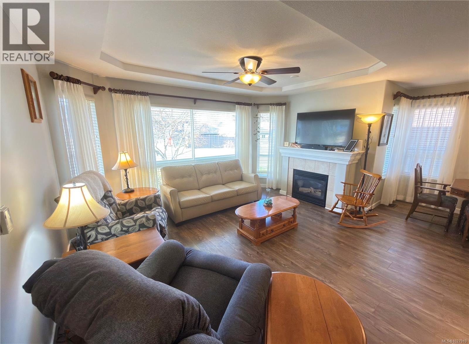 586 Hampstead St - 6