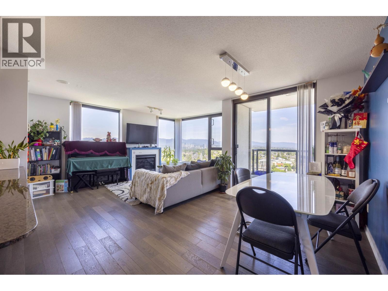 2103 7063 HALL AVENUE