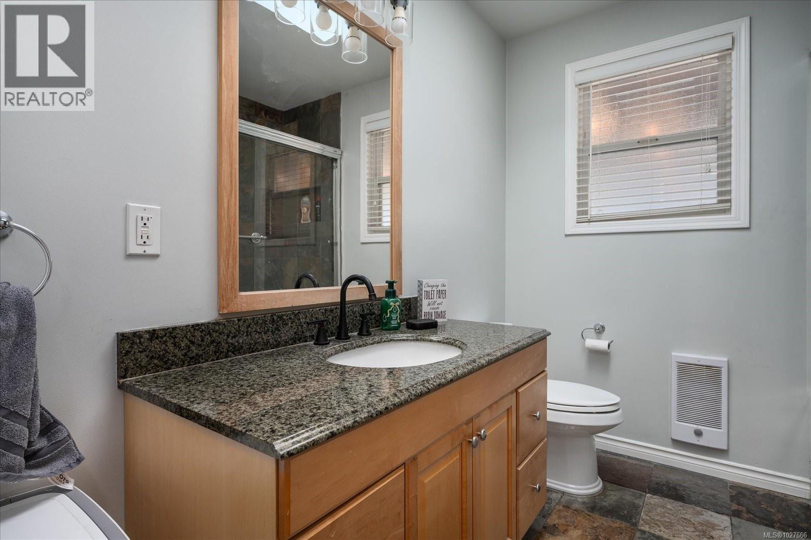 532 Banks Ave W, Parksville