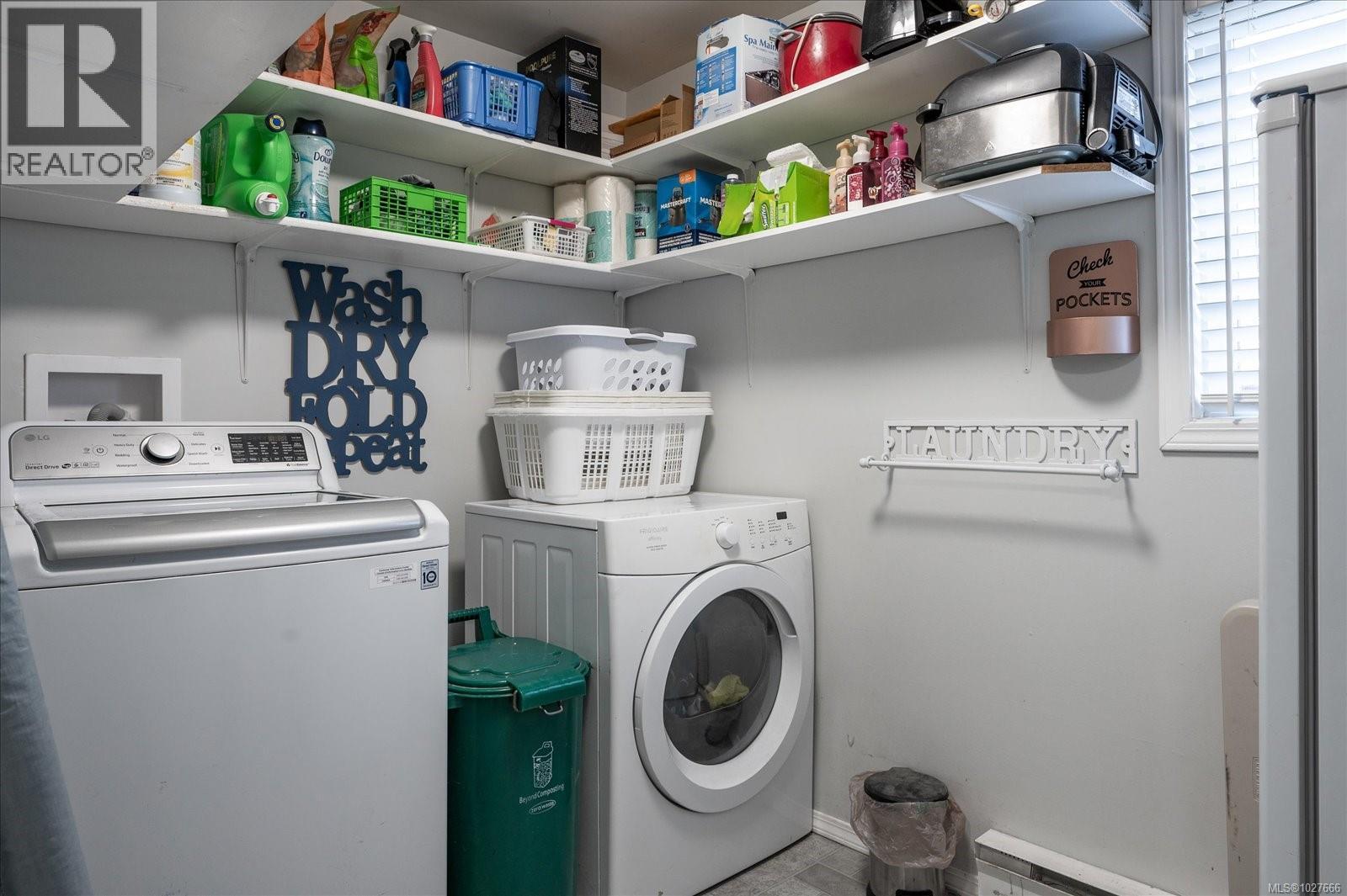 532 Banks Ave W, Parksville