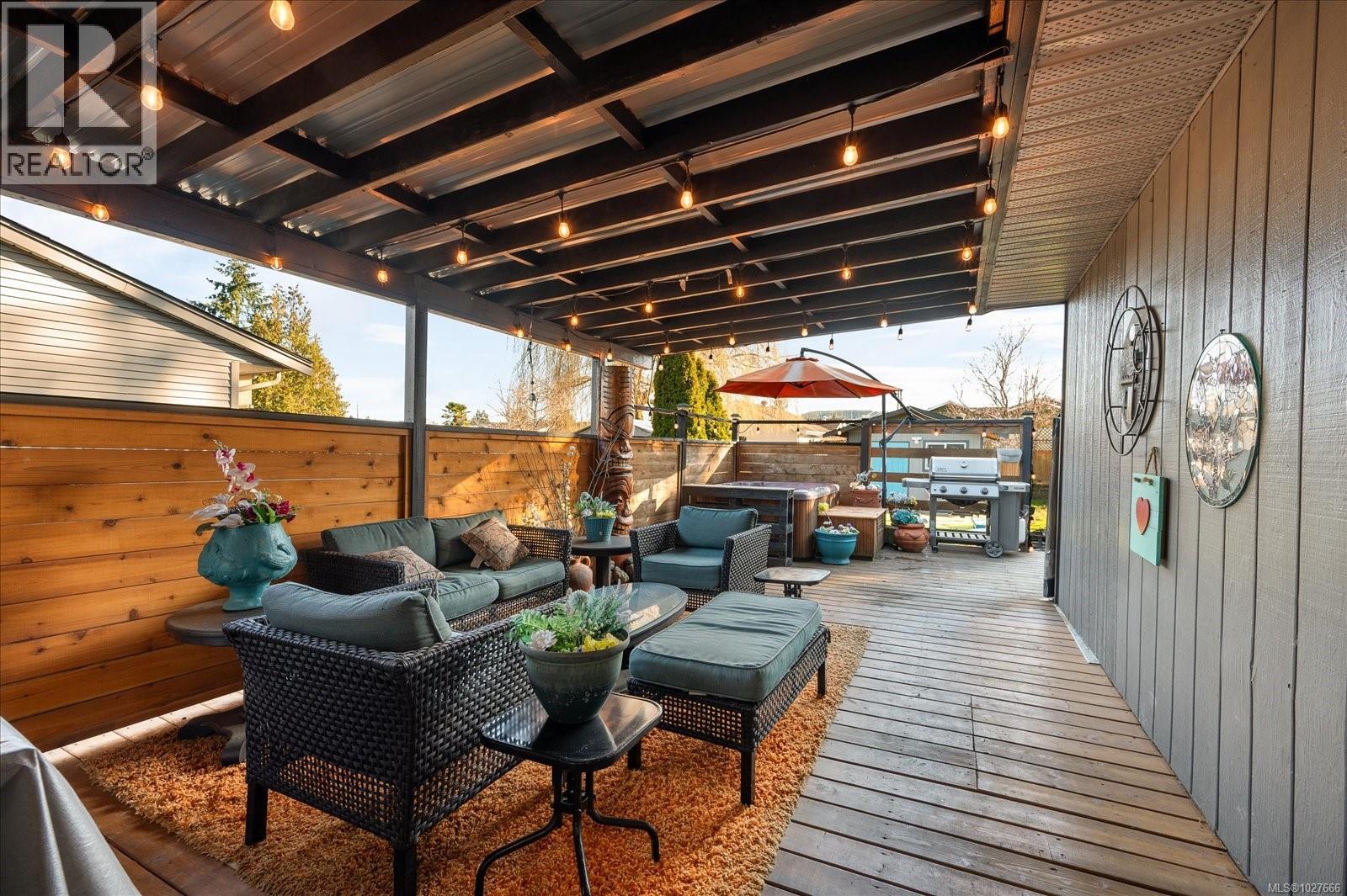 532 Banks Ave W, Parksville