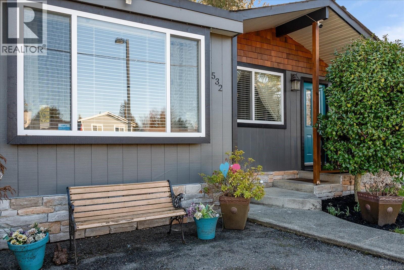 532 Banks Ave W, Parksville