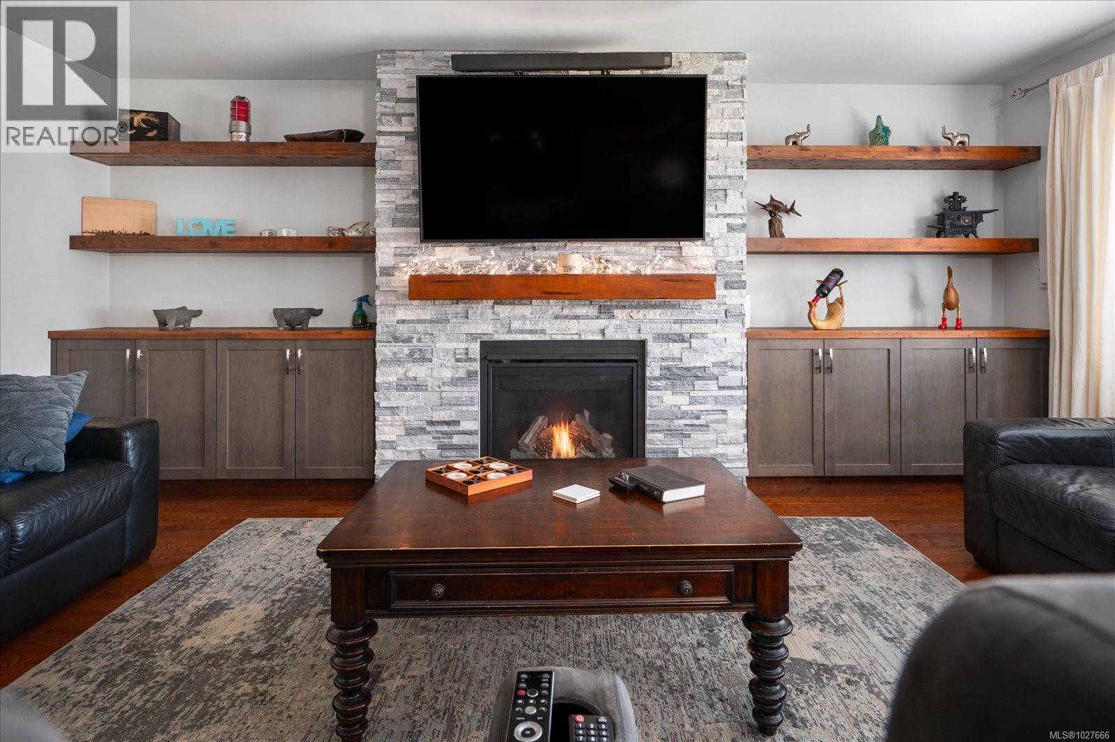 532 Banks Ave W, Parksville