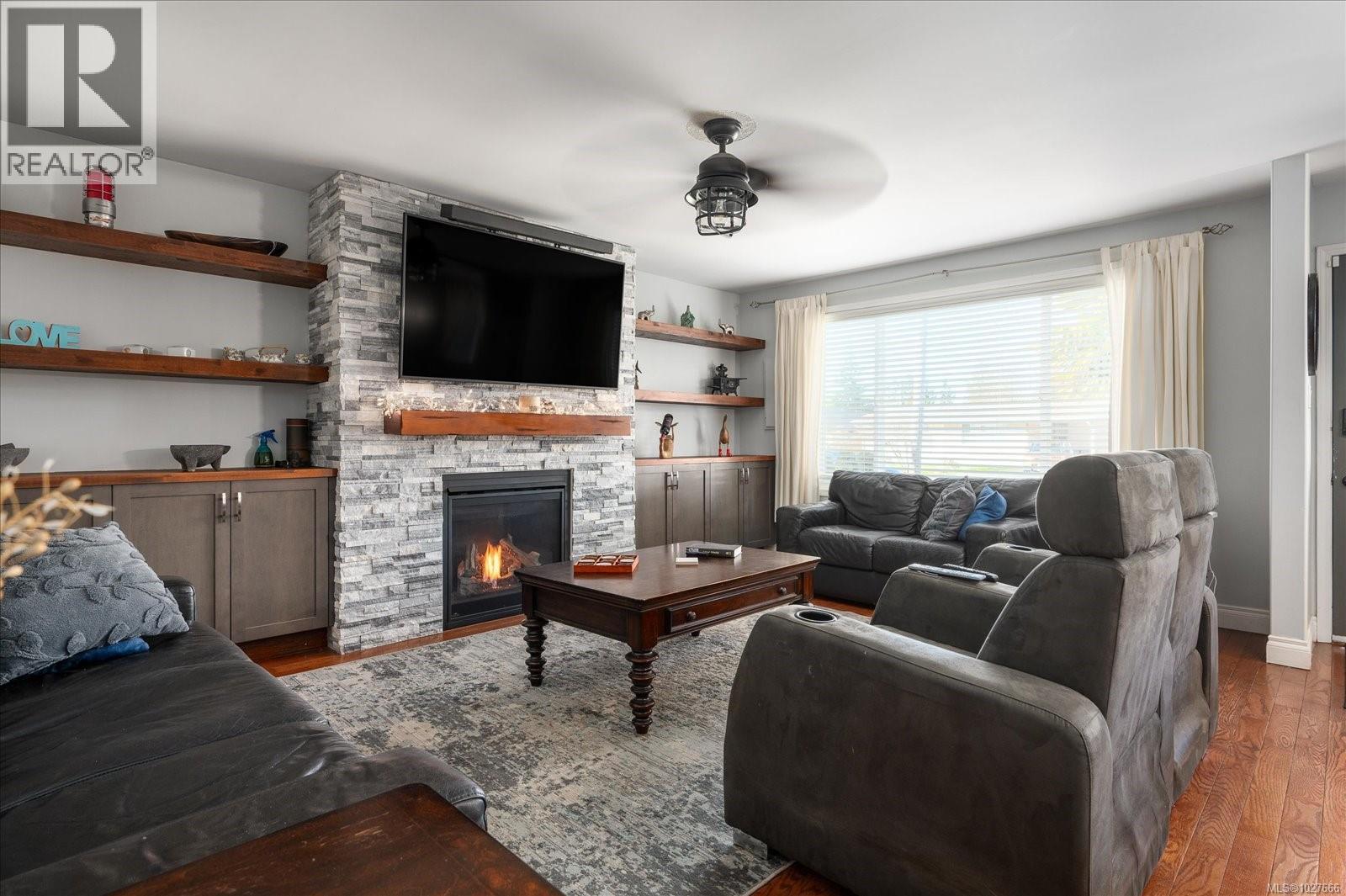 532 Banks Ave W, Parksville