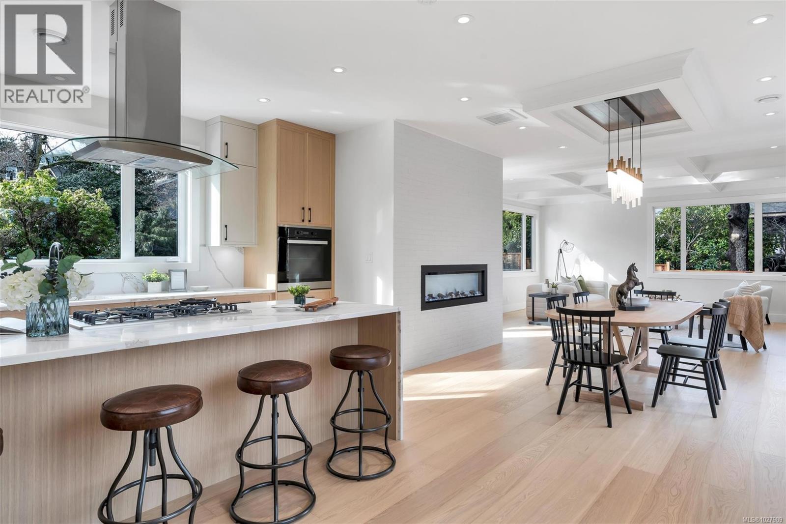 1750 Lyman Duff Lane, Victoria