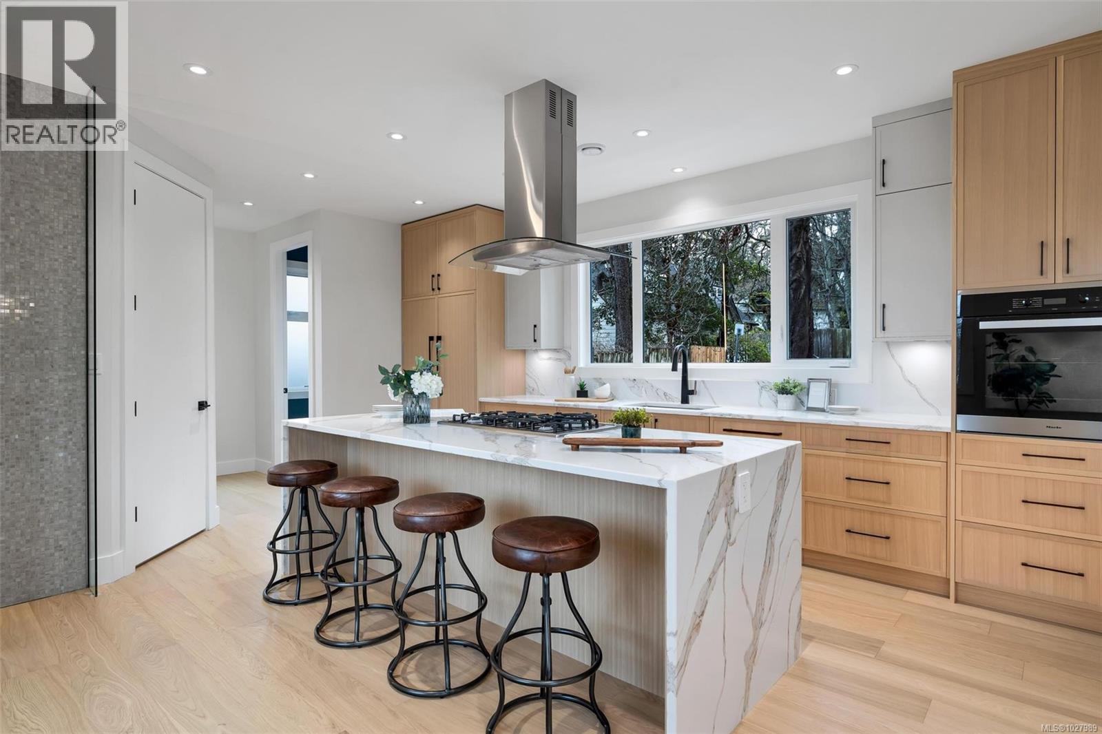 1750 Lyman Duff Lane, Victoria