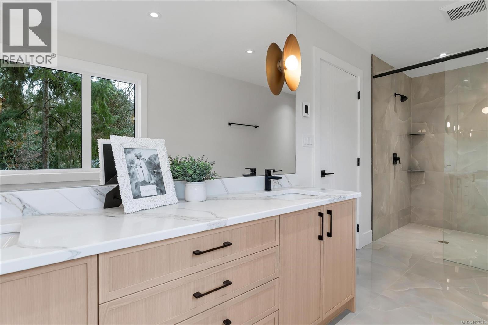 1750 Lyman Duff Lane, Victoria