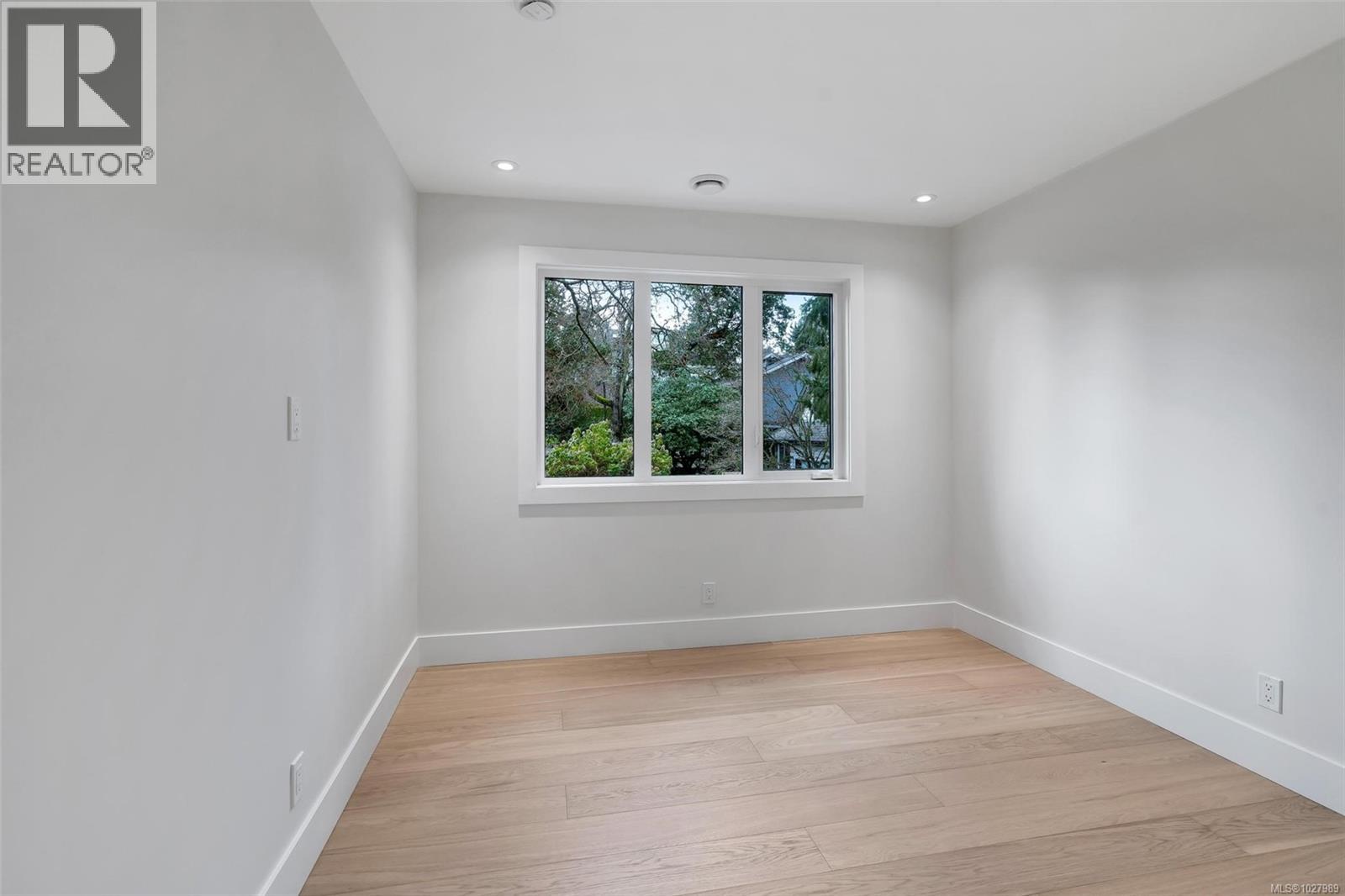 1750 Lyman Duff Lane, Victoria