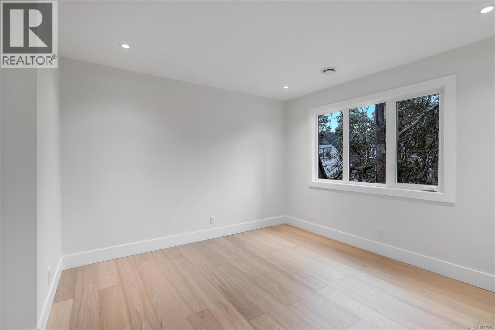 1750 Lyman Duff Lane, Victoria