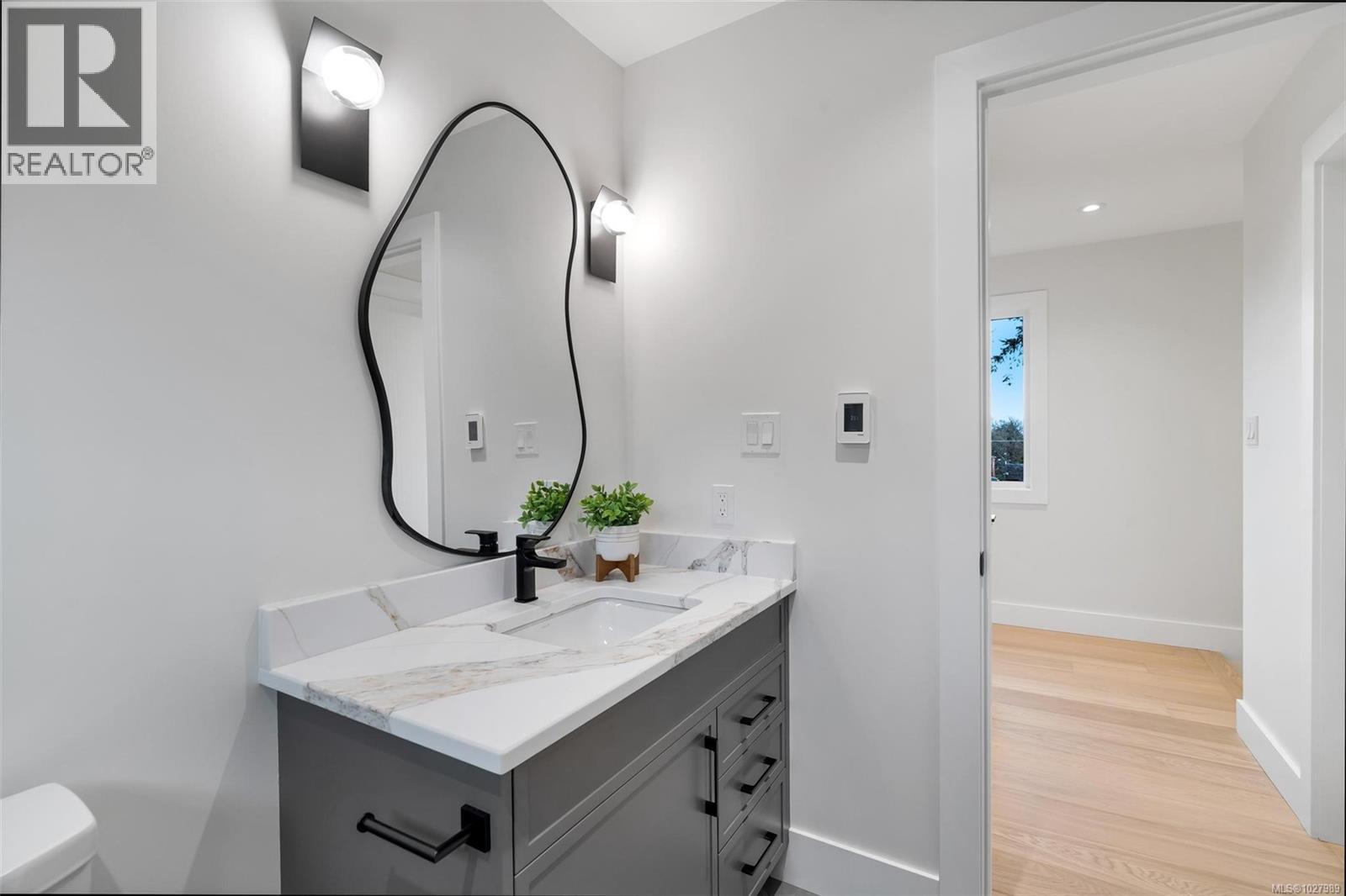 1750 Lyman Duff Lane, Victoria