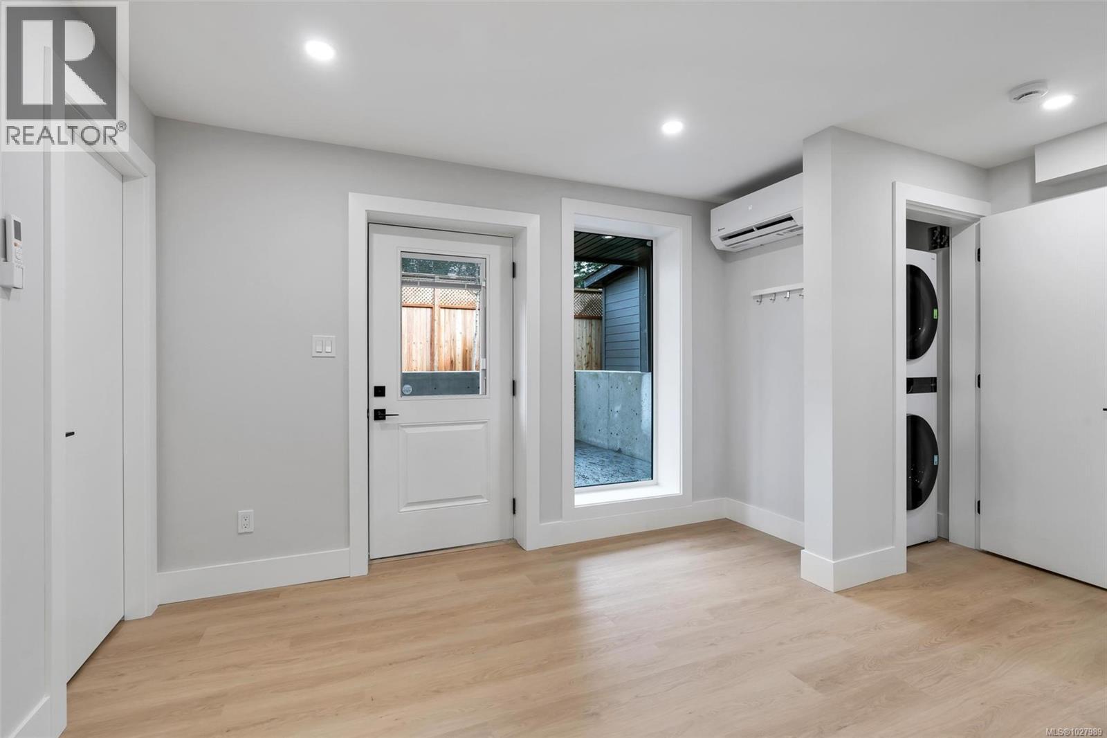 1750 Lyman Duff Lane, Victoria