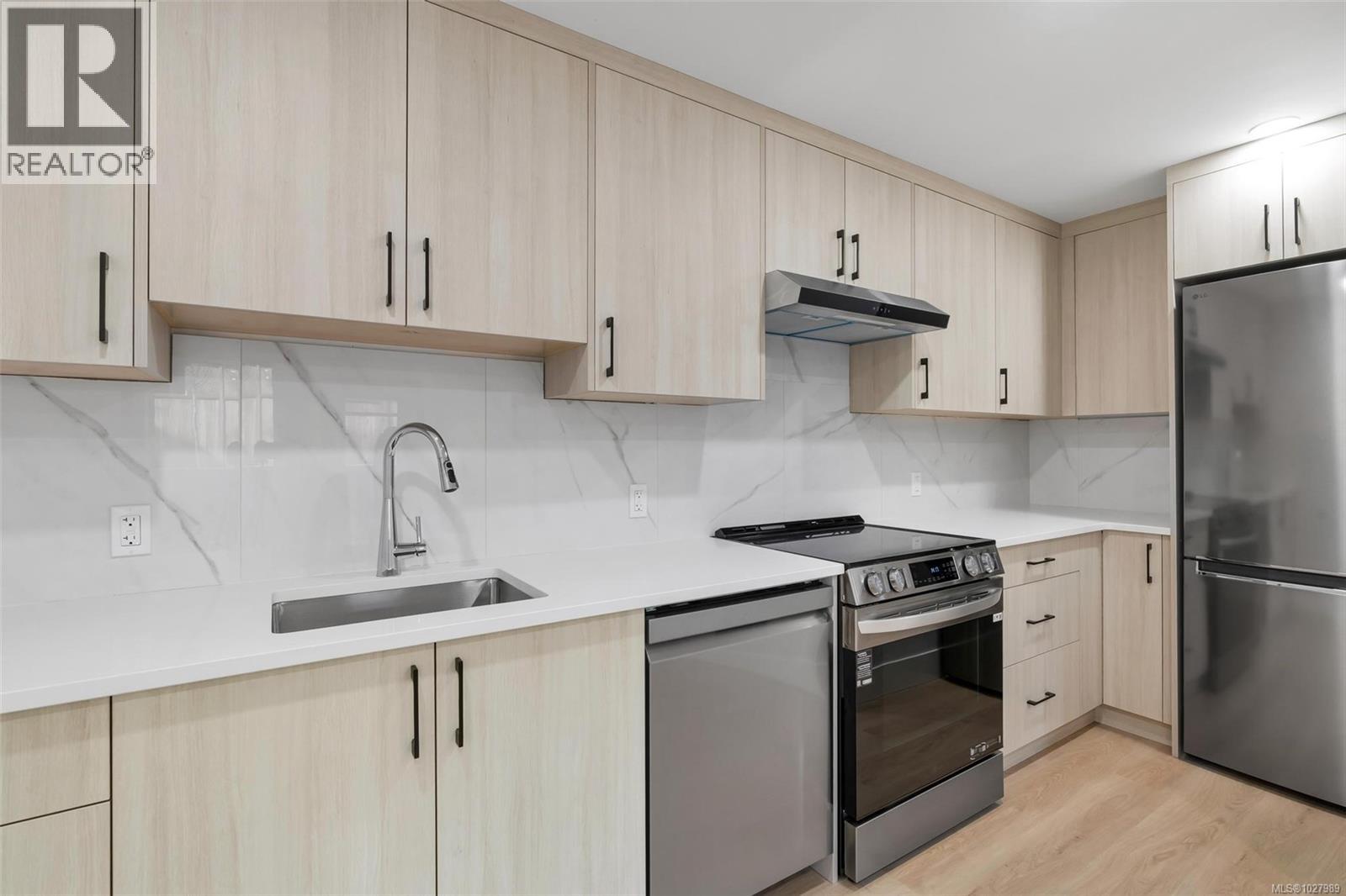 1750 Lyman Duff Lane, Victoria