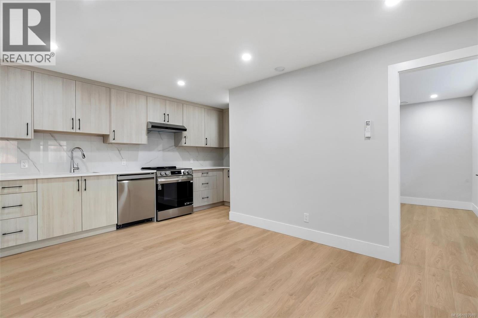 1750 Lyman Duff Lane, Victoria