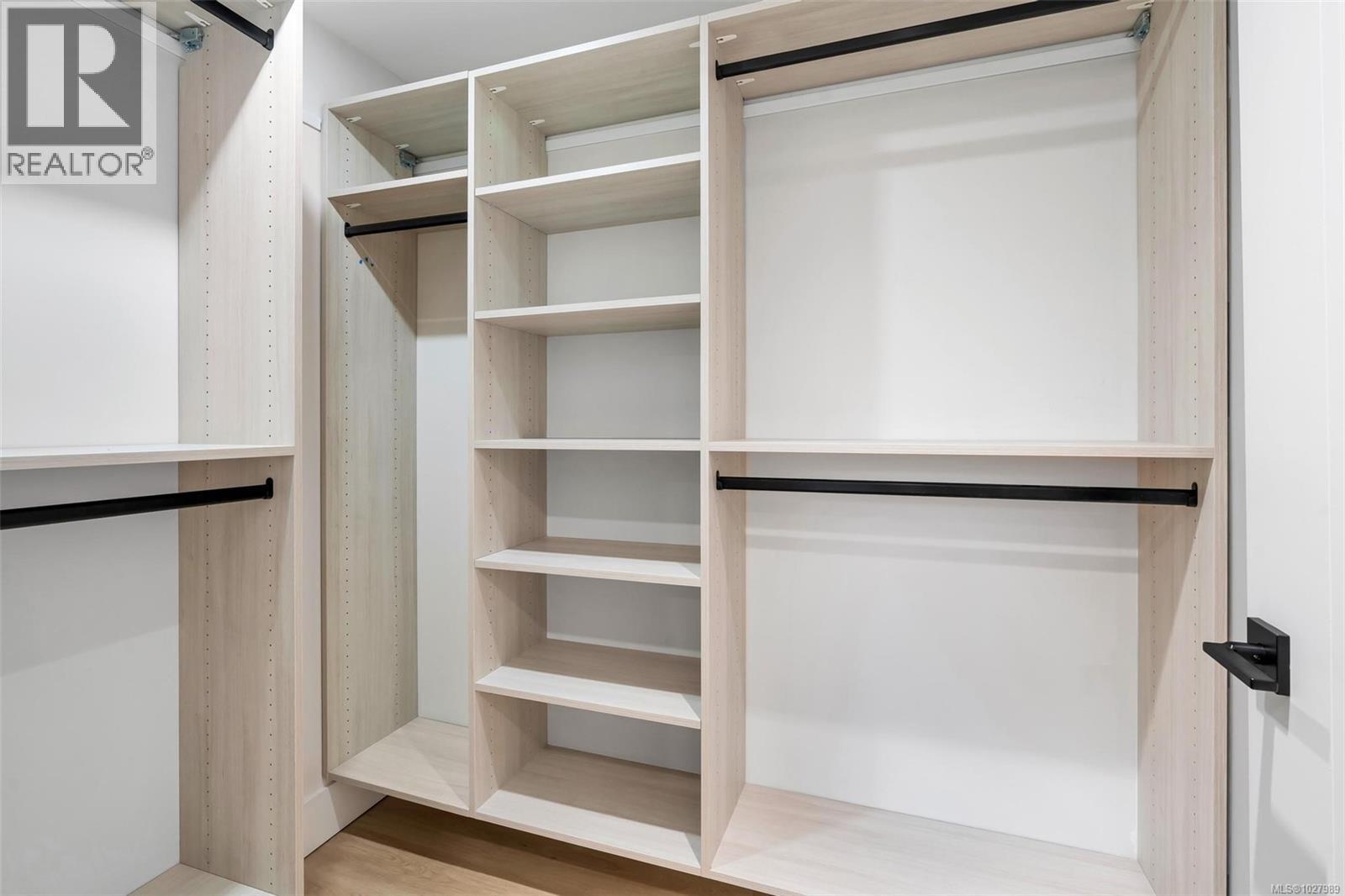 1750 Lyman Duff Lane, Victoria