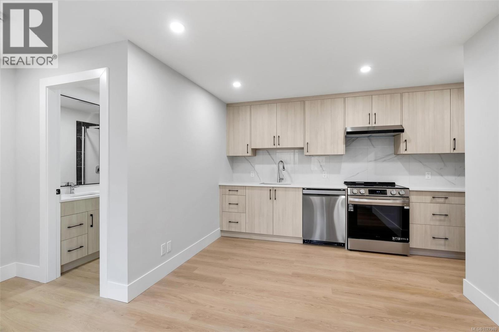 1750 Lyman Duff Lane, Victoria