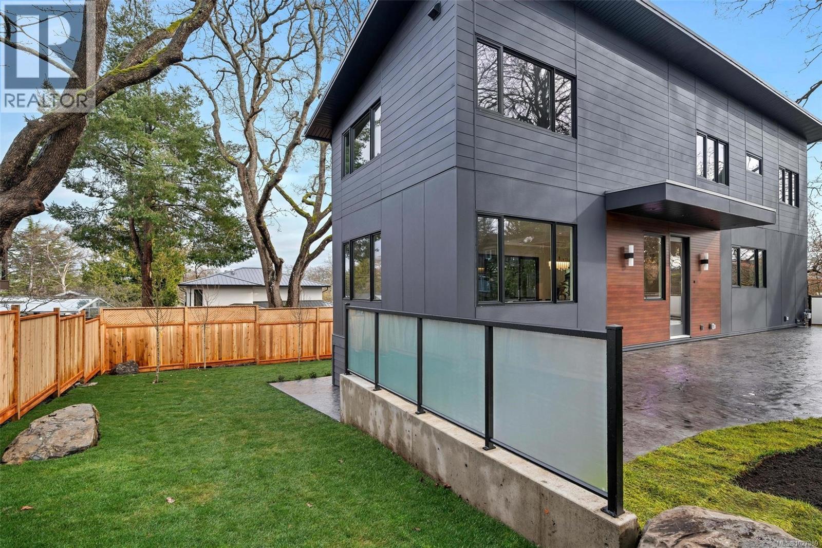 1750 Lyman Duff Lane, Victoria