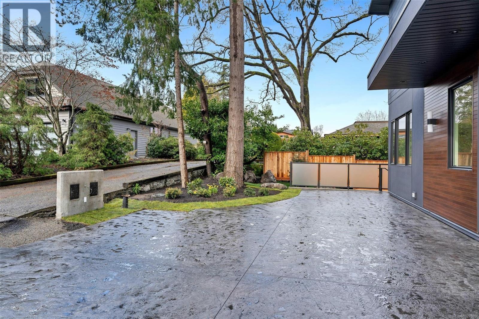 1750 Lyman Duff Lane, Victoria