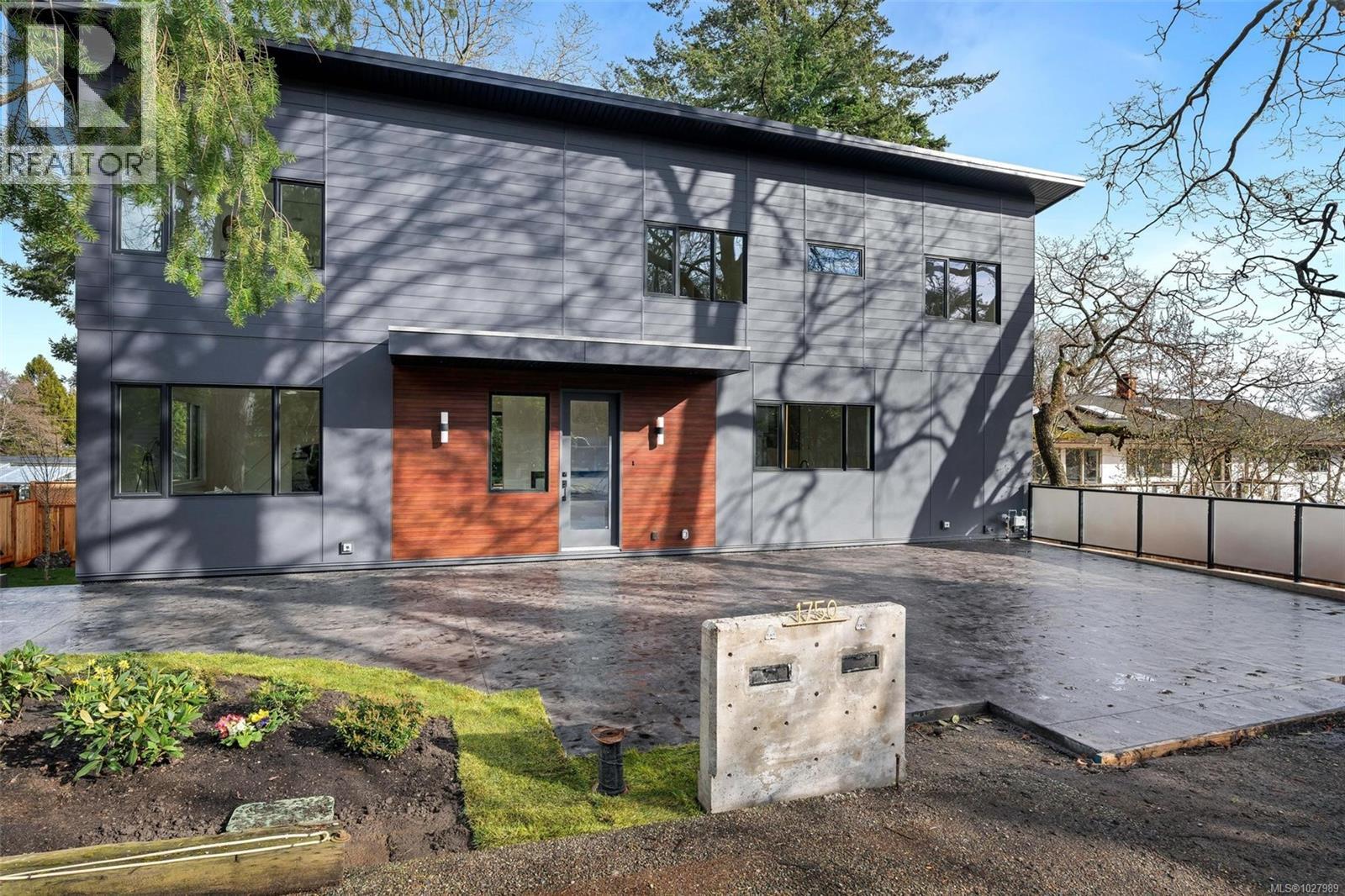 1750 Lyman Duff Lane, Victoria