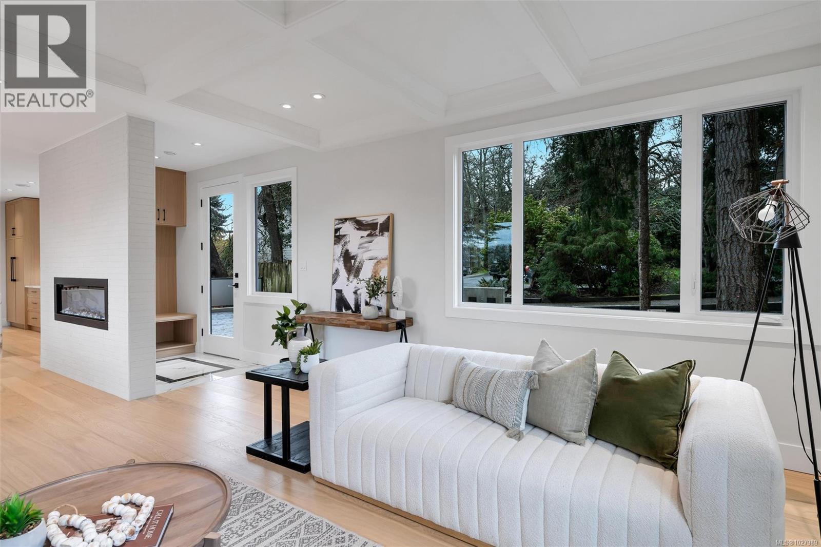 1750 Lyman Duff Lane, Victoria