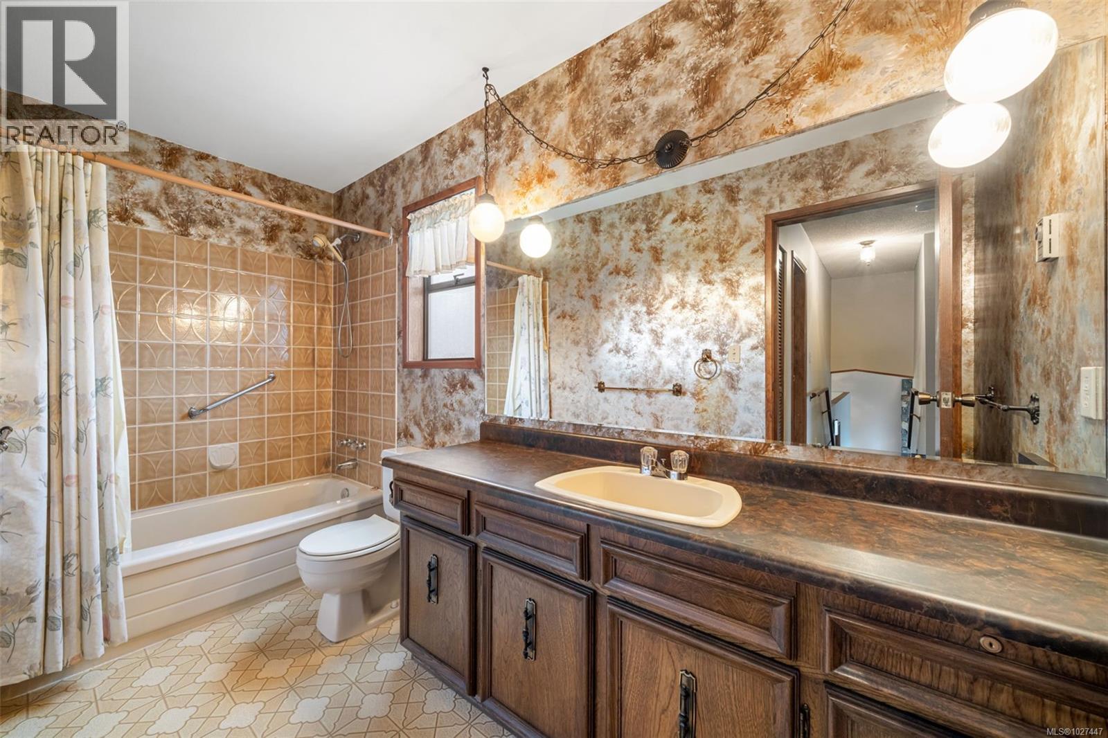 4219 Keewatin Pl, Saanich