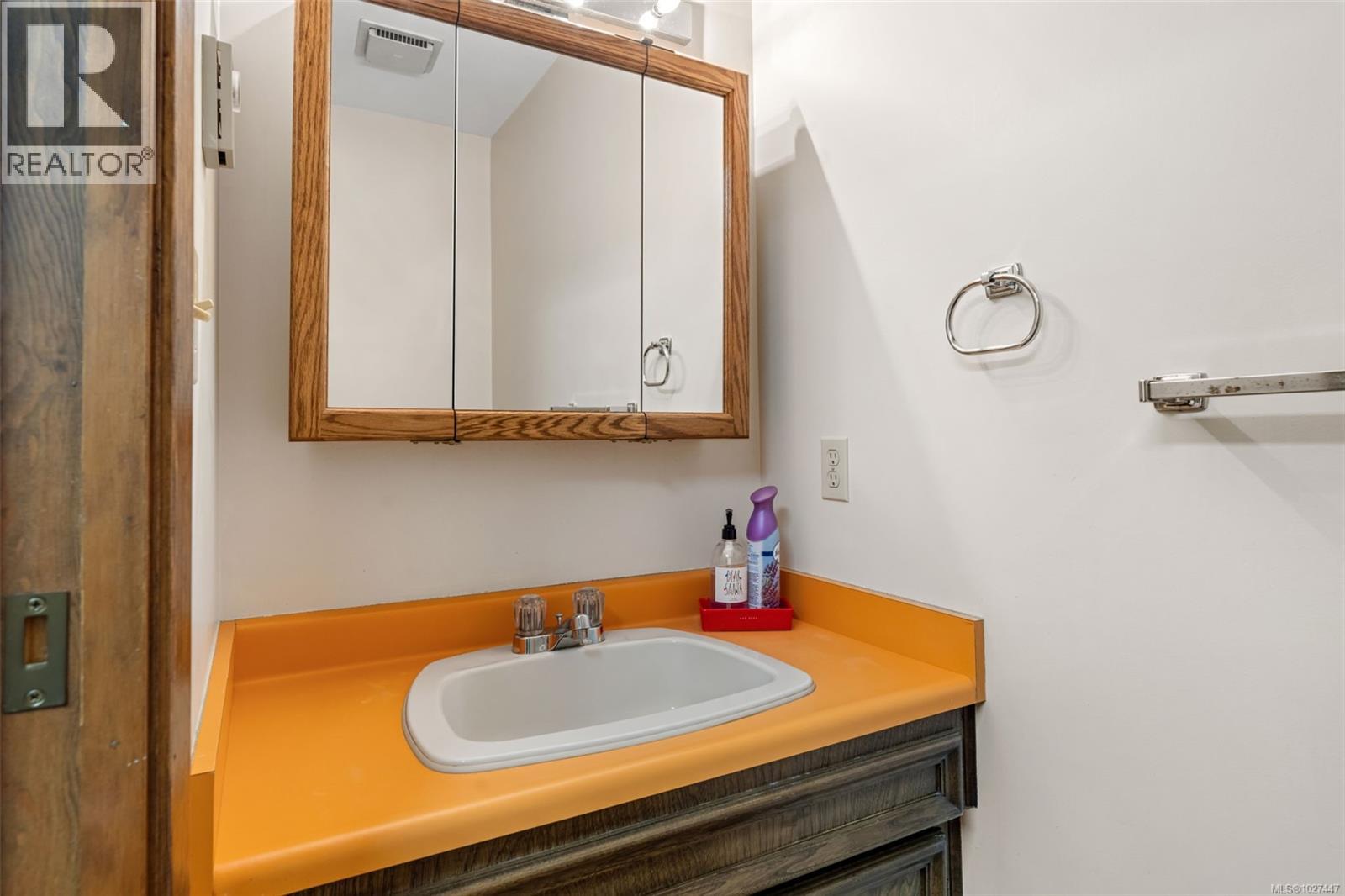 4219 Keewatin Pl, Saanich