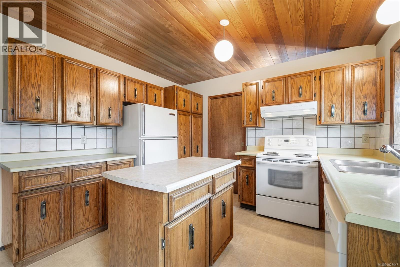 4219 Keewatin Pl, Saanich