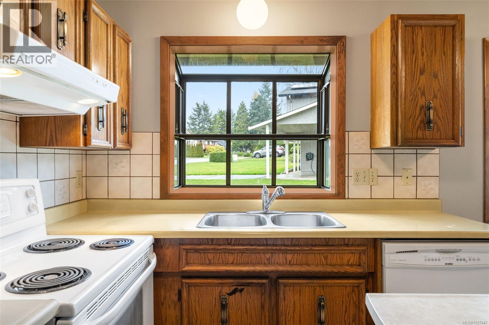 4219 Keewatin Pl, Saanich