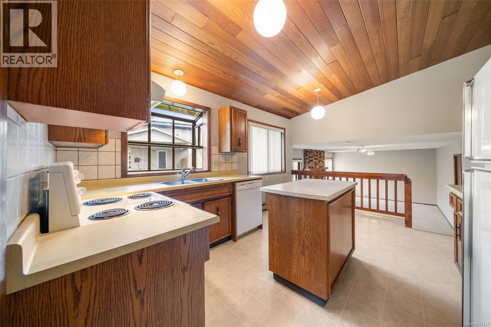 4219 Keewatin Pl, Saanich