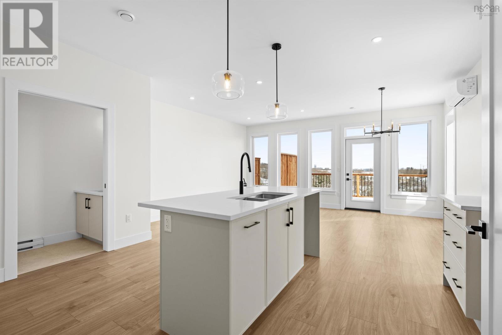 Property 13 of 46 of 69 Grenoble Court