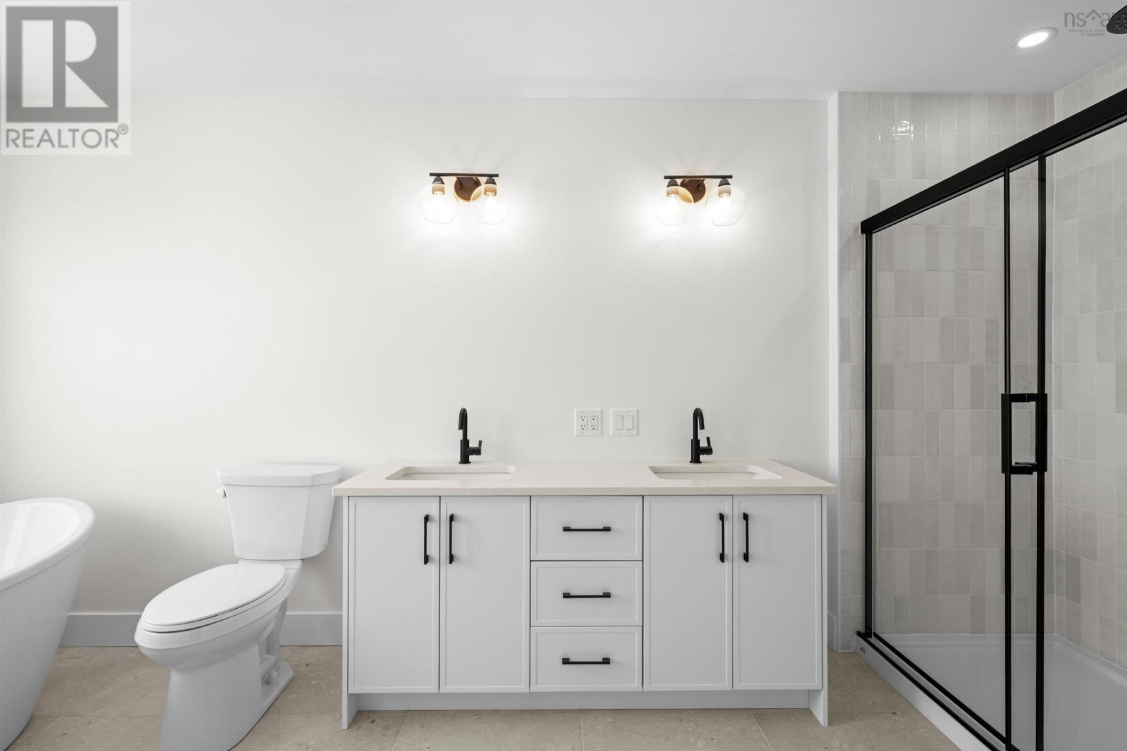 Property 25 of 46 of 69 Grenoble Court