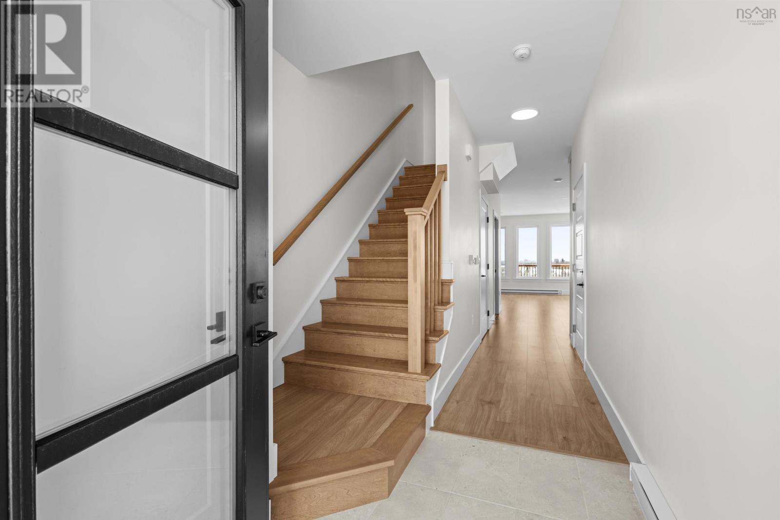 Property 7 of 46 of 69 Grenoble Court