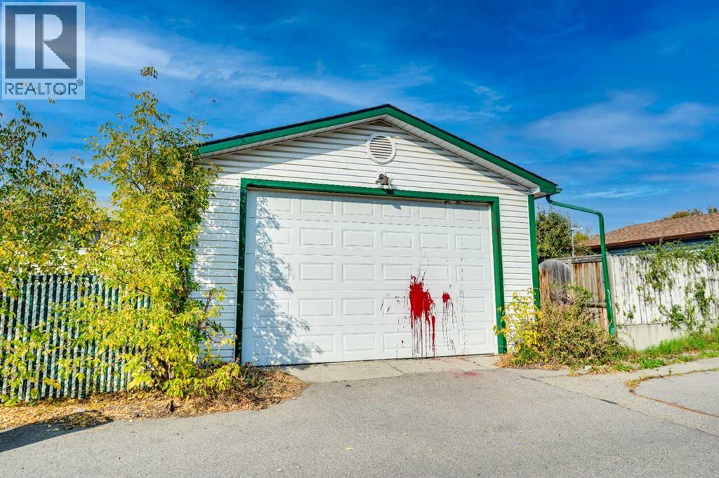 Single Family House Bi-level for Sale in  Rundlewood Drive NE Rundle Calgary 