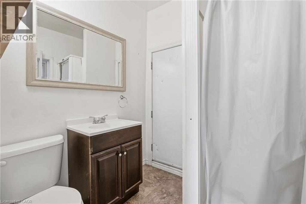 53 1/2-55 DUKE STREET - 27