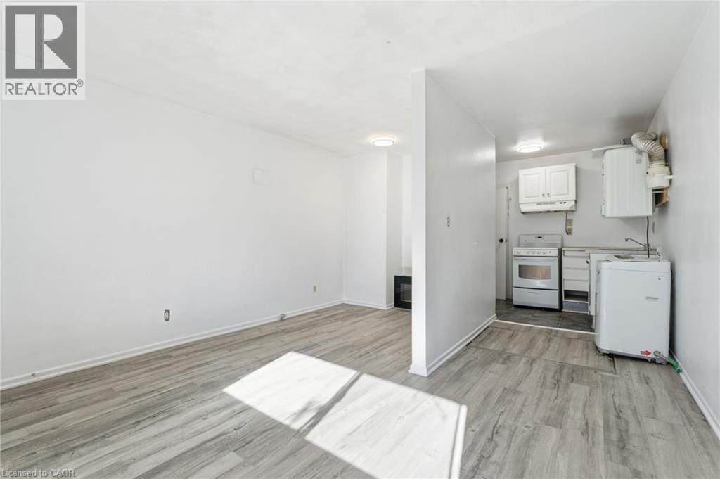 53 1/2-55 DUKE STREET - 8