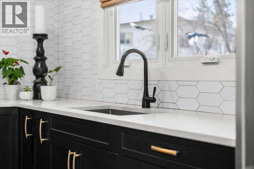 Single Family House Bi-level for Sale in   Avenue SW Altadore Calgary 