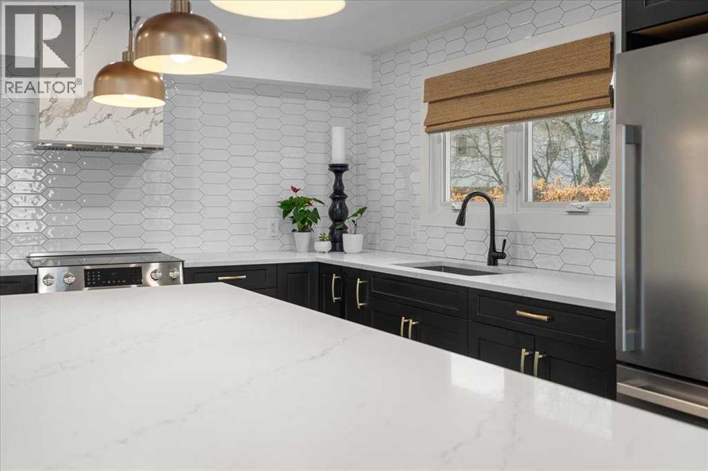 Single Family House Bi-level for Sale in   Avenue SW Altadore Calgary 